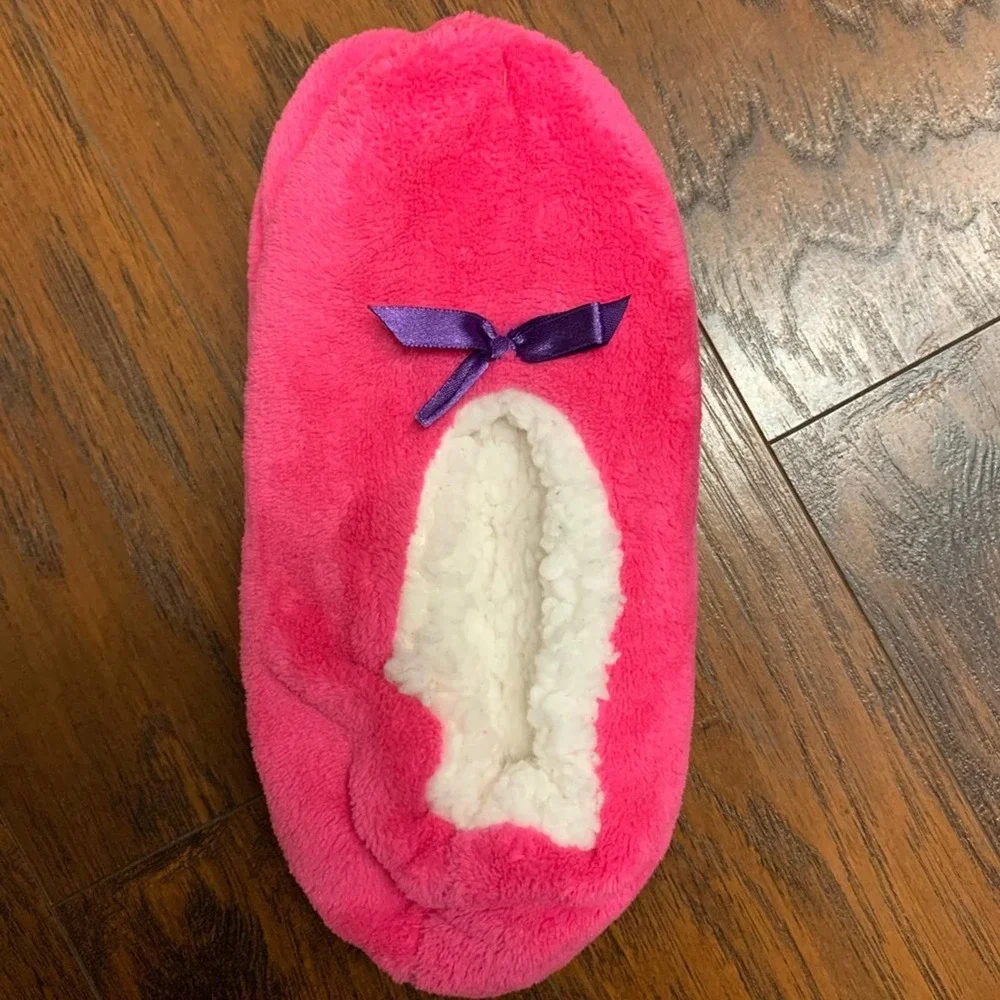 Slippers Pink Sherpa Lined.‎ No slide. Girls S/M NW partial Tags